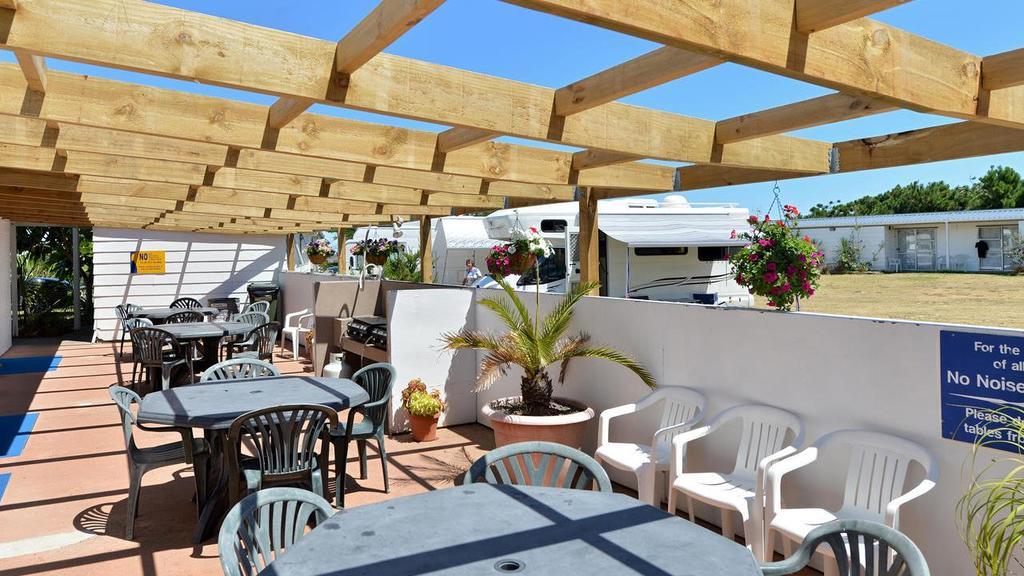 Ninety Mile Beach Holiday Park Waipapakauri Екстер'єр фото